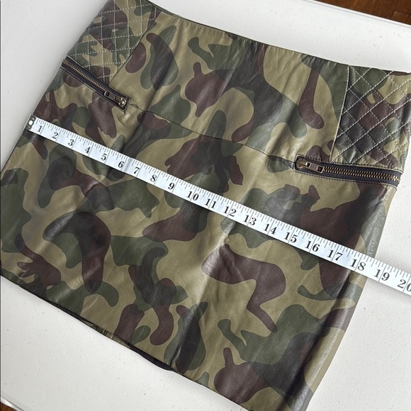 Sam Edelman Camo Green Mini Skirt Faux Leather Fully Lined - Picture 13 of 16